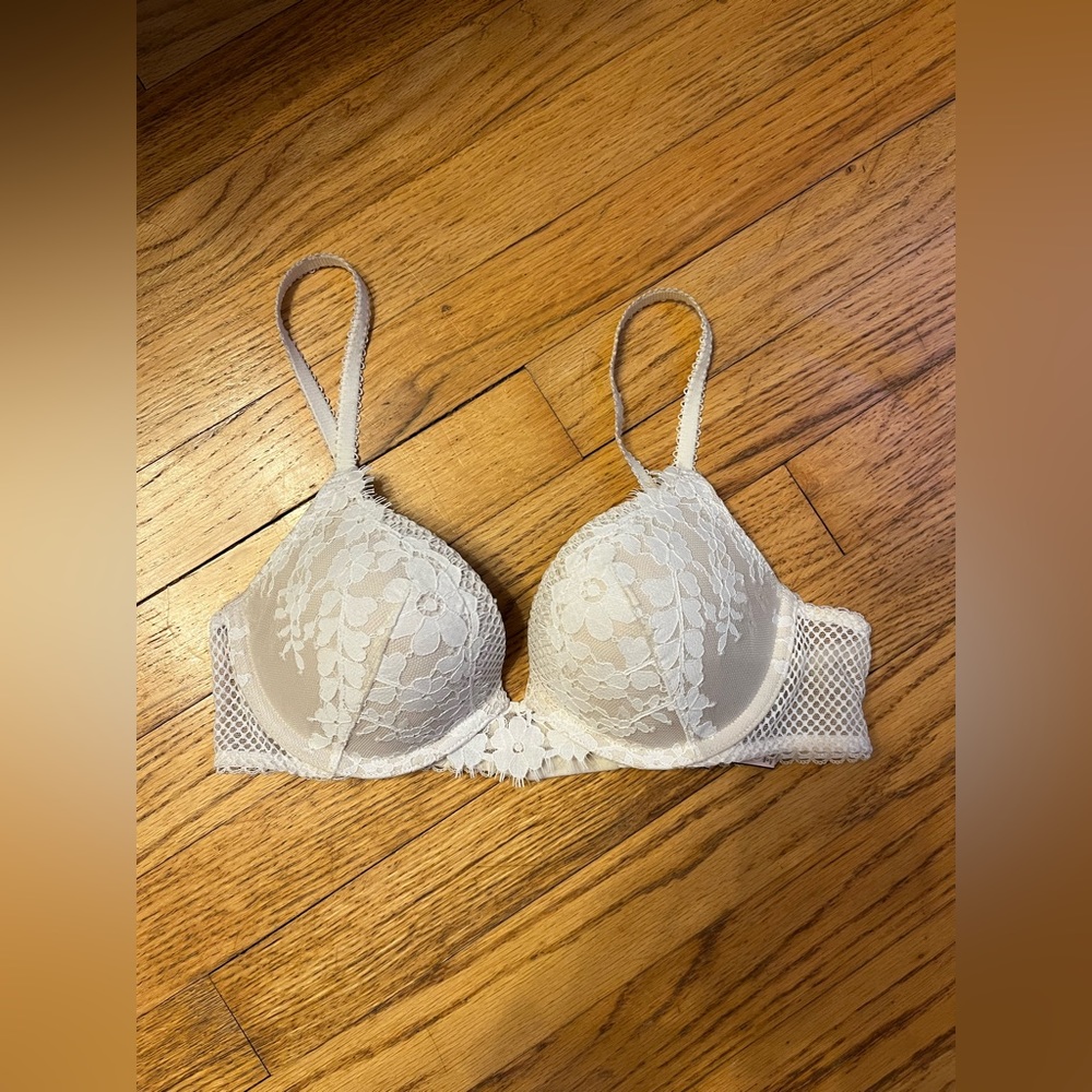 Victoria’s Secret Dream Angels Push-Up Bra (34B) • NWOT